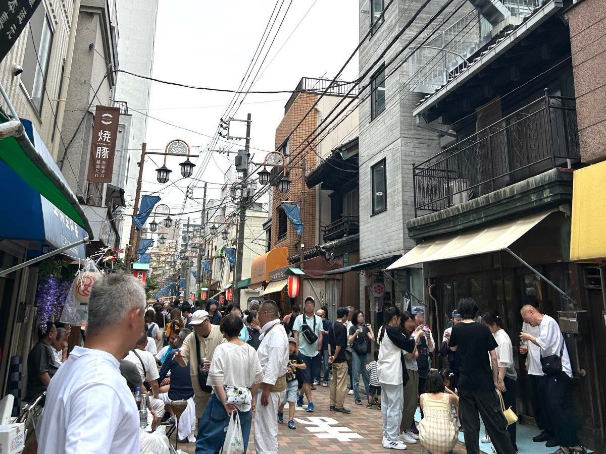 鳥越祭の日の「おかず横丁」